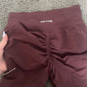 DFYNE small workout shorts maroon, never worn